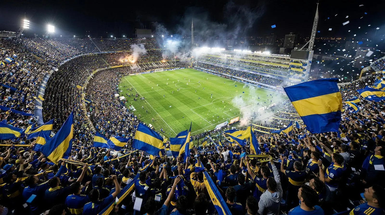 Torcedores no estadio durante o Torneio Clausura 2026 na Argentina